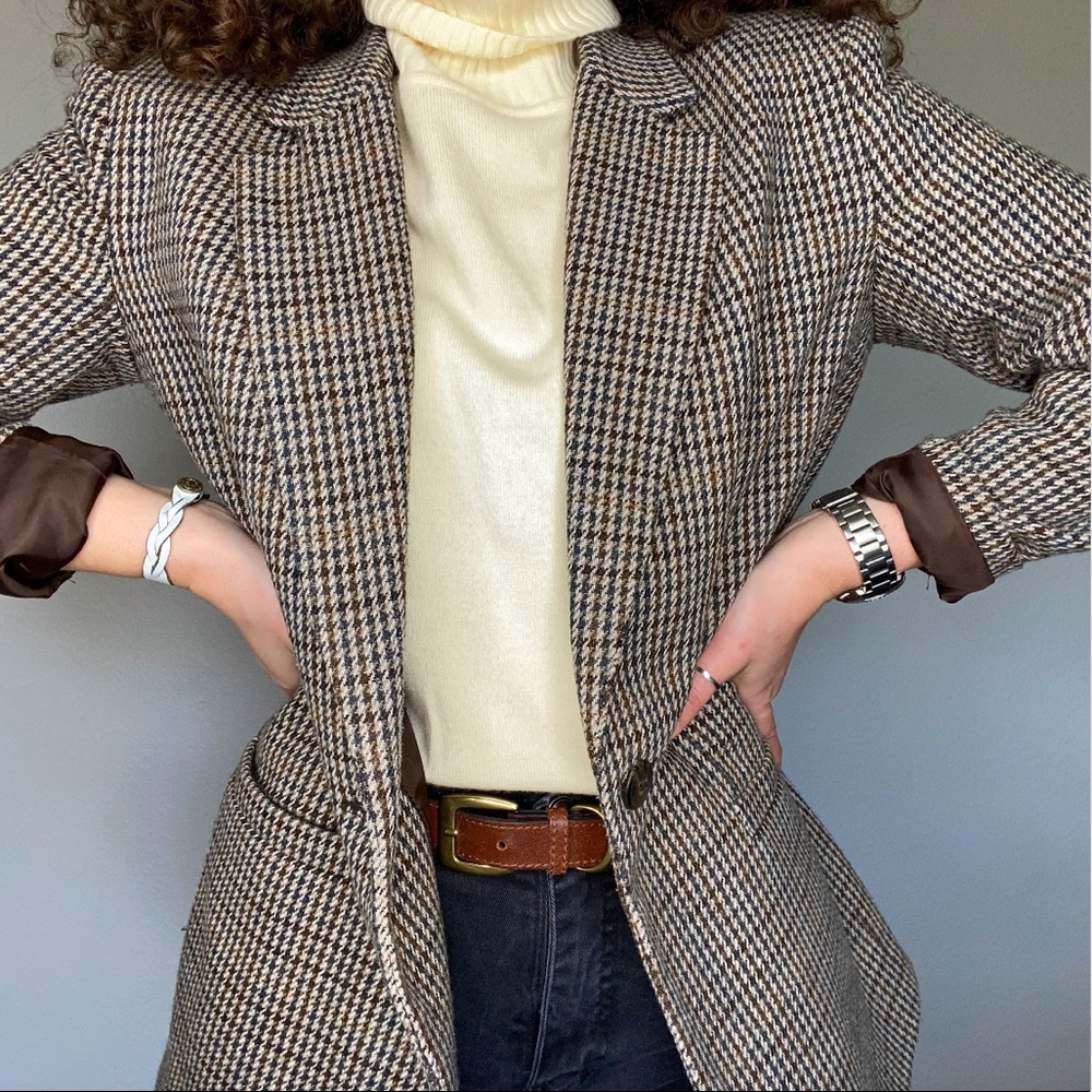 SOLD / HP 💘 VINTAGE • wool blazer